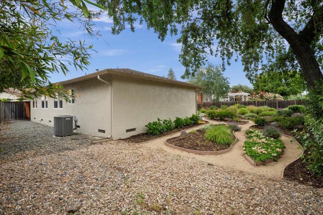 7156 Brooktree Way, San Jose CA: https://media.crmls.org/mediaz/f38cace2-d940-4638-a4b8-4a13ff92977c.jpg