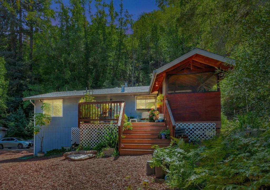 7185 Redwood Retreat Road