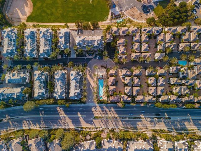 Detail Gallery Image 2 of 48 For 12604 Carmel Country Rd #17,  San Diego,  CA 92130 - 2 Beds | 2/1 Baths