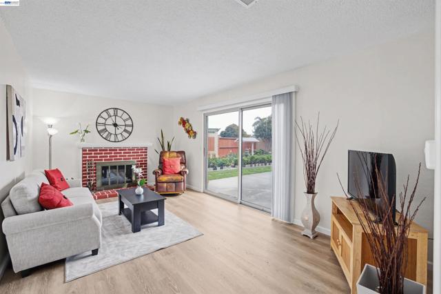 6364 Honeysuckle Dr, Newark CA: https://media.crmls.org/mediaz/f38d4b16-9039-4bc5-8224-134927e68498.jpg