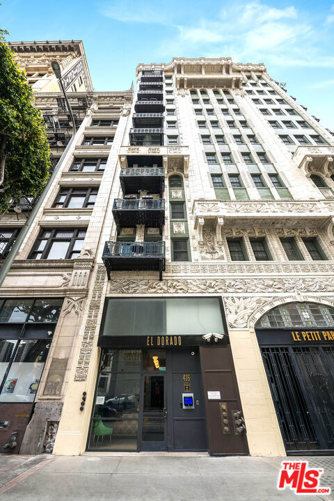 416 S Spring Street, Los Angeles CA: https://media.crmls.org/mediaz/f38d6cab-bb04-4d2f-8636-e726a16f3c62.jpg