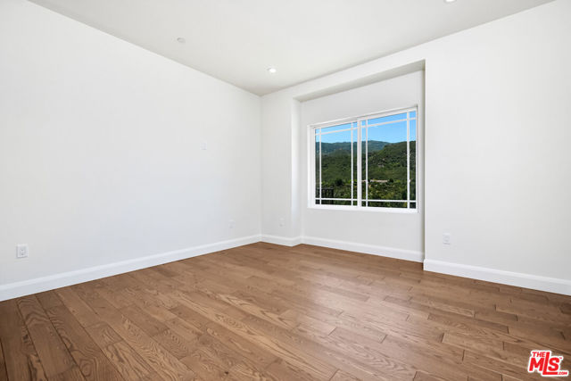29677 Mulholland Highway, Agoura Hills CA: https://media.crmls.org/mediaz/f38e010f-e5c6-4201-a5cd-d936fbe1fda3.jpg