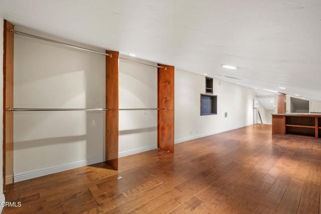 5197 Teton Lane, Ventura CA: https://media.crmls.org/mediaz/f38e9180-74c6-4981-8a28-11f172e09e59.jpg