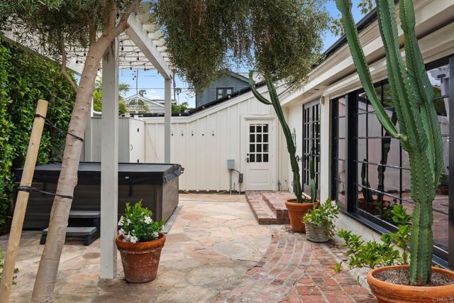 315 Mira Monte, La Jolla CA: https://media.crmls.org/mediaz/f38ec785-d9ca-4ccf-a499-847ec017eedc.jpg