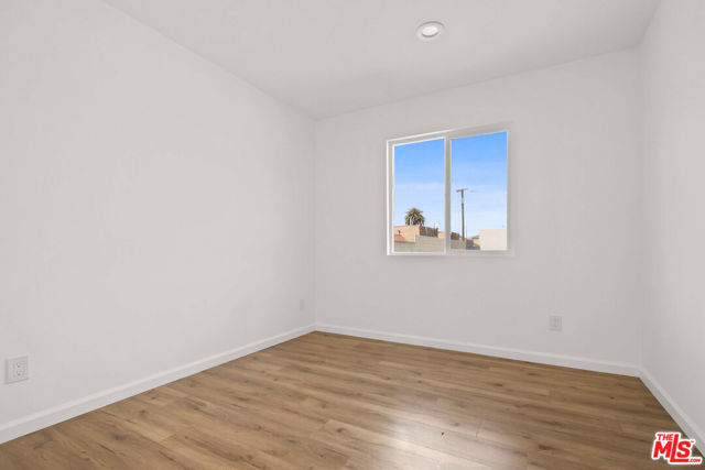 649 1/2 W 92nd Street, Los Angeles CA: https://media.crmls.org/mediaz/f38f4ccf-e497-49ff-8144-6bd3f6238406.jpg