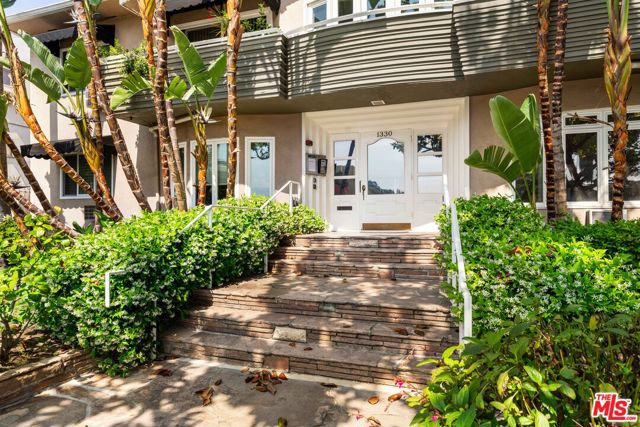 1330 Crescent Heights Boulevard, West Hollywood, California 90046, 2 Bedrooms Bedrooms, ,2 BathroomsBathrooms,Condominium,For Sale,Crescent Heights,24401819