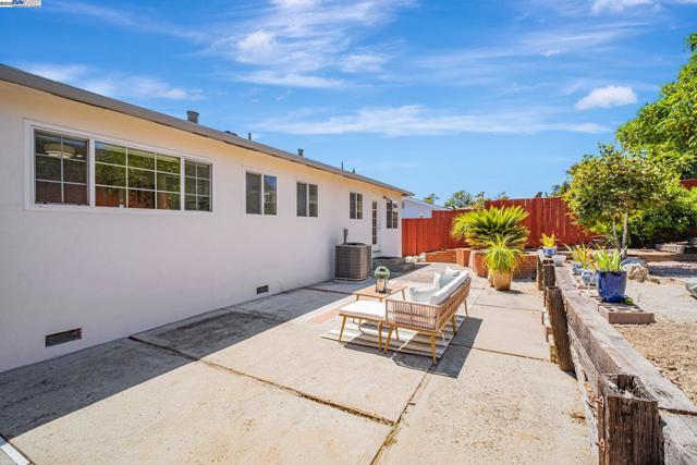 5232 Proctor Road, Castro Valley CA: https://media.crmls.org/mediaz/f38f5caf-7fda-47e8-9673-62ebe8767026.jpg