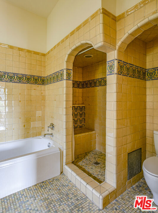 2250 N Berendo Street, Los Angeles CA: https://media.crmls.org/mediaz/f38f7a44-9180-4d12-91fc-2caba3c2d20a.jpg