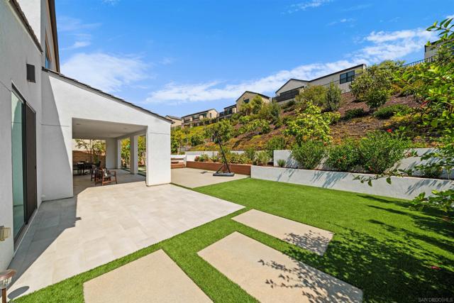 5347 Morning Sage Way, San Diego CA: https://media.crmls.org/mediaz/f38f86d5-4037-4e89-b07a-38e58da41063.jpg