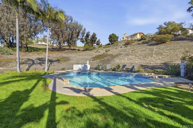 Detail Gallery Image 17 of 59 For 2070 Tiffany Dr, Oceanside,  CA 92056 - 4 Beds | 2/1 Baths