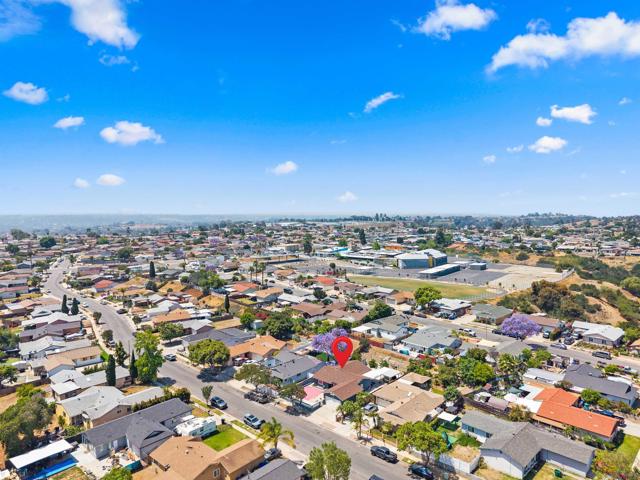 240 Ledgewood Ln, San Diego CA: https://media.crmls.org/mediaz/f38fba85-0bf5-4a8a-a375-4558c6af1c48.jpg