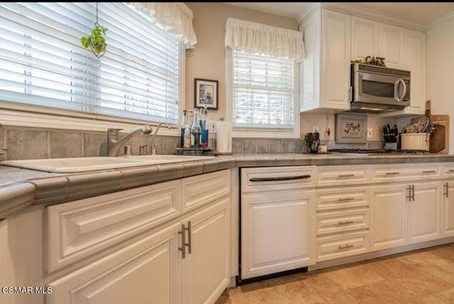1029 Alta Vista Road, Simi Valley CA: https://media.crmls.org/mediaz/f38fd9b9-d22f-41ad-ac18-8d3888149068.jpg