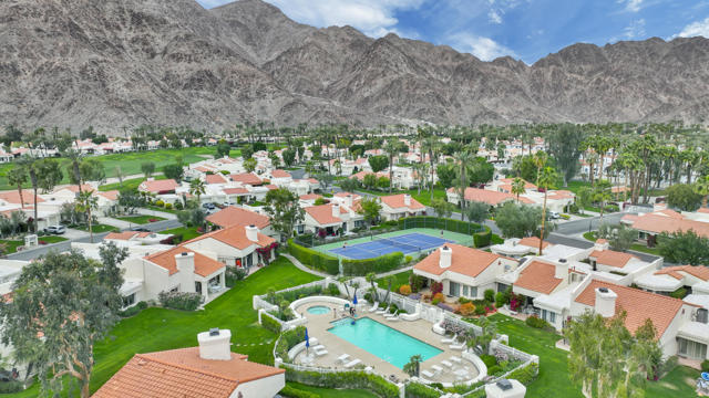 77463 Calle Mazatan, La Quinta CA: https://media.crmls.org/mediaz/f3904231-8e54-4f1a-a480-896d64cf6b3d.jpg