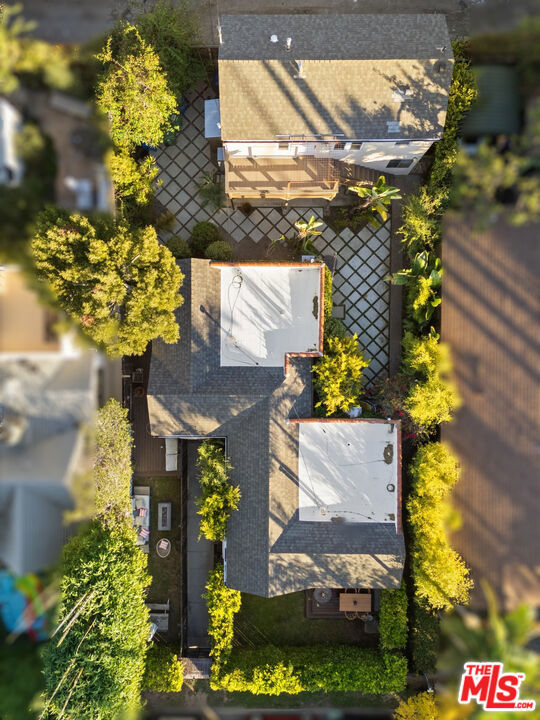 808 Venezia Avenue