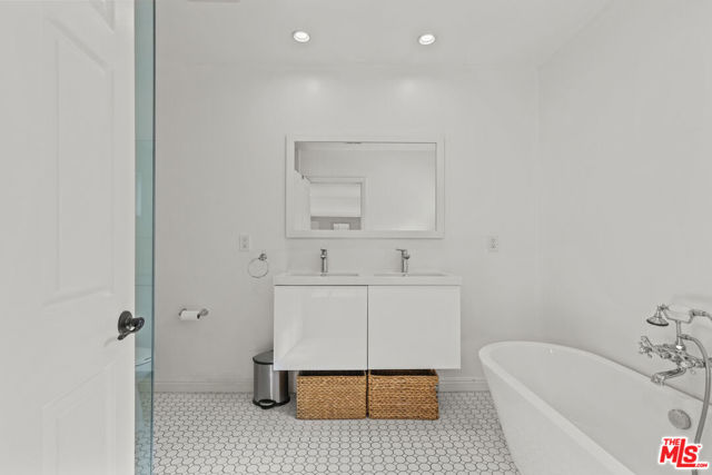15153 La Maida Street, Sherman Oaks CA: https://media.crmls.org/mediaz/f390f1f7-2d22-4ba4-8705-e39da01f4c74.jpg