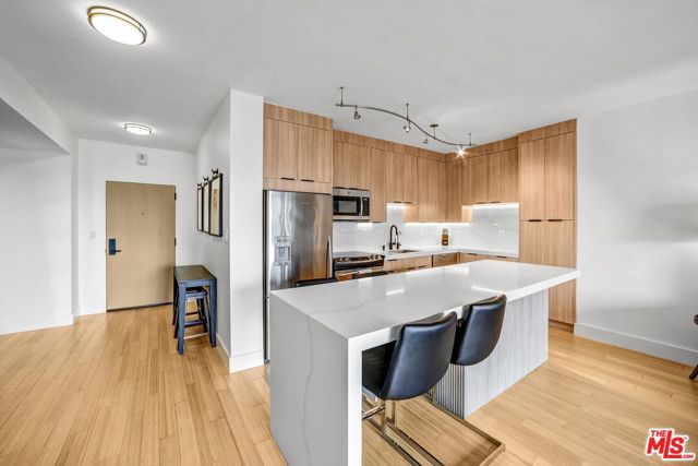 999 North Doheny Drive, 1112 photo 7