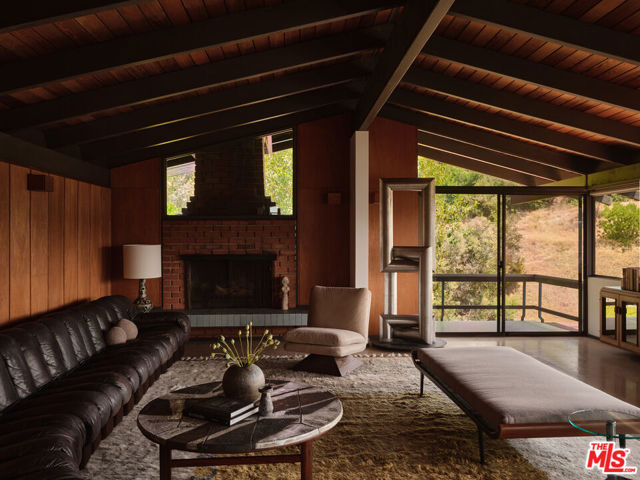 2052 Mayview Drive, Los Angeles CA: https://media.crmls.org/mediaz/f3912728-89f9-462d-82a9-c7a4f9fce456.jpg