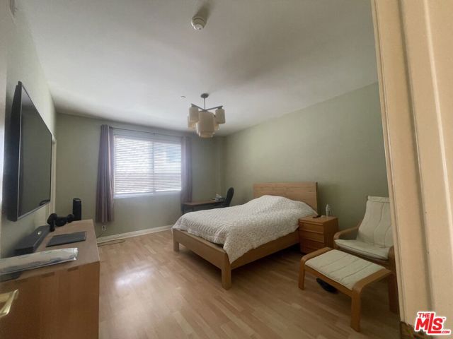 2223 Montrose Avenue, Montrose CA: https://media.crmls.org/mediaz/f3919df6-83ff-47c7-a6f5-06931499e0d5.jpg
