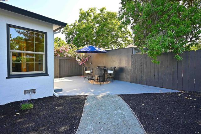 3208 McNutt, Walnut Creek CA: https://media.crmls.org/mediaz/f391a430-6037-4eca-859f-32e6946c7bd7.jpg