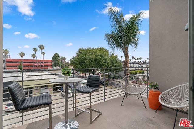 13320 Beach Avenue, Marina del Rey, California 90292, 2 Bedrooms Bedrooms, ,2 BathroomsBathrooms,Condominium,For Sale,Beach,24422955