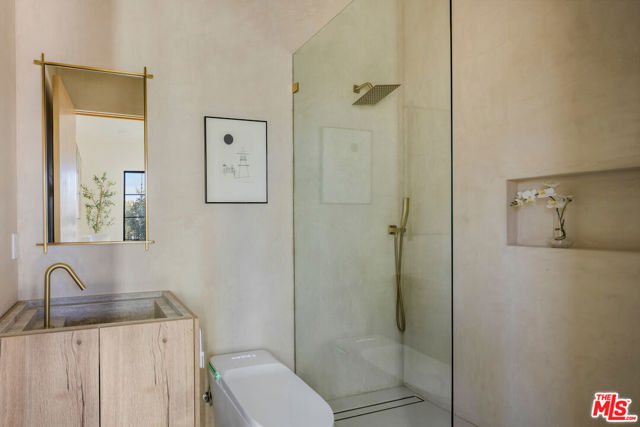 4029 East Boulevard, Los Angeles CA: https://media.crmls.org/mediaz/f392285a-cf2b-4bc1-9811-d43959d5f5d3.jpg