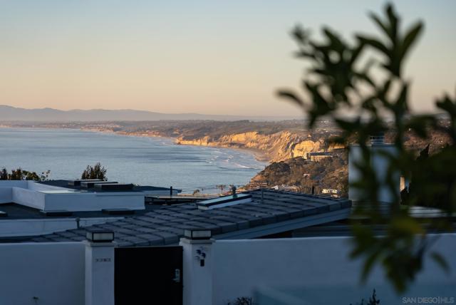 2365 Via Siena, La Jolla CA: https://media.crmls.org/mediaz/f3922fc8-b6b3-4cc7-8e9a-5b53711059db.jpg