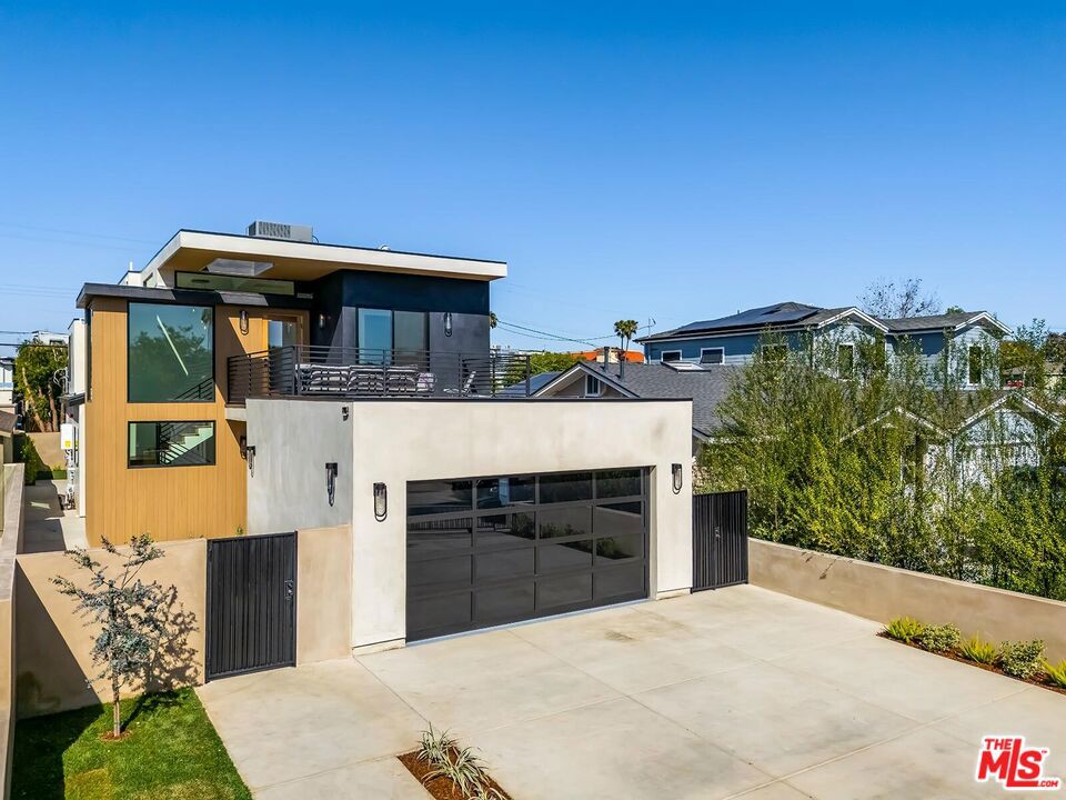 4266 Grand View Boulevard