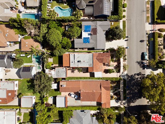 112 N Valley Street, Burbank CA: https://media.crmls.org/mediaz/f39294de-e13b-4920-a80c-f78f1c5fa3ba.jpg