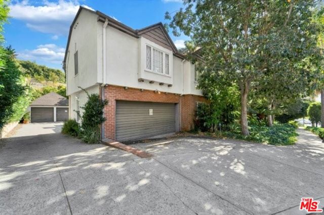 11378 Ovada Place, Los Angeles CA: https://media.crmls.org/mediaz/f3938738-3134-44a9-b8d7-025348dc6274.jpg