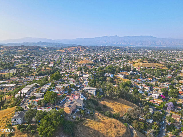 4936 La Calandria Way, Los Angeles CA: https://media.crmls.org/mediaz/f393a807-6658-42b4-bbf8-7322785c6f79.jpg