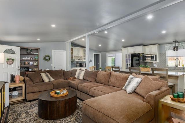 840 S Oak Glen Avenue, Nipomo CA: https://media.crmls.org/mediaz/f395125a-27b6-4936-9cc1-4904272d798f.jpg