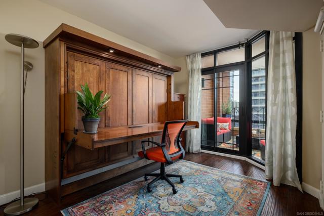 500 W Harbor Dr, San Diego CA: https://media.crmls.org/mediaz/f395af8b-6f7d-4c8a-95e3-5177b1d80c58.jpg