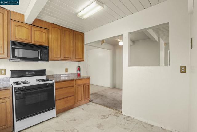717 Payne Ct, Richmond CA: https://media.crmls.org/mediaz/f395c76e-cb9e-4d23-b2cb-303a6ef8a129.jpg