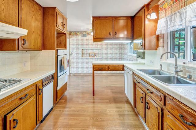 1106 Dawnridge Avenue, El Cajon CA: https://media.crmls.org/mediaz/f396cb5e-f332-49b2-b083-a6896d401e44.jpg