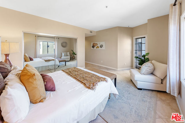 200 Pacific Coast Highway, Huntington Beach CA: https://media.crmls.org/mediaz/f396f517-8104-462c-8d4a-673c4bec68c4.jpg