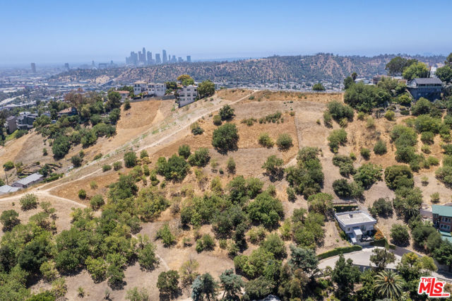 3995 Glenalbyn Drive, Los Angeles CA: https://media.crmls.org/mediaz/f397098a-5ac1-4e77-92d1-6cc76841e3a9.jpg