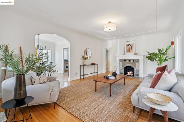 533 Lewis Ave, San Leandro CA: https://media.crmls.org/mediaz/f3973e54-0110-4835-a91a-1118ed818b2e.jpg