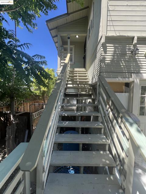 619 W 6Th St, Antioch CA: https://media.crmls.org/mediaz/f3987b00-8623-405c-9c5e-ccdb8d065676.jpg