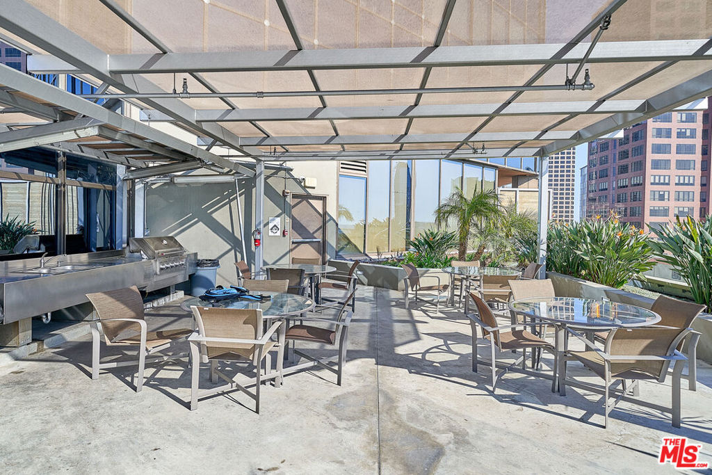 https://media.crmls.org/mediaz/f3987d56-add5-4efa-b363-6df6d6be8151.jpg?preset=X-Large