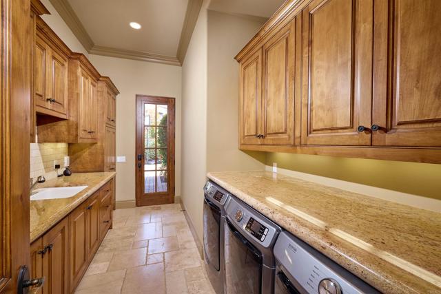 Detail Gallery Image 39 of 42 For 18482 Calle Tramonto, Rancho Santa Fe,  CA 92091 - 6 Beds | 6/1 Baths