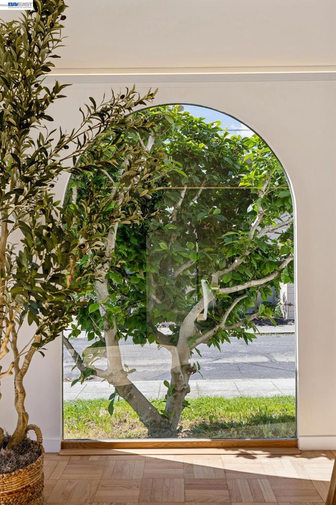 https://media.crmls.org/mediaz/f398e6d0-0ec0-4929-9f98-35fe1bddcd19.jpg?preset=X-Large