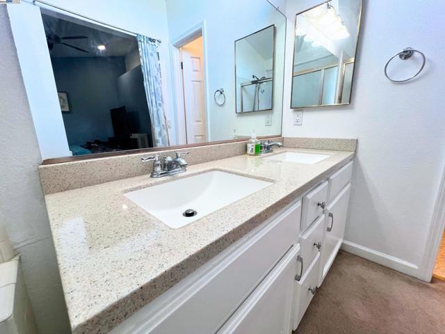 85 Phillips Ct, Tracy CA: https://media.crmls.org/mediaz/f39a3dde-292d-4d18-9d30-67900c9dd32d.jpg