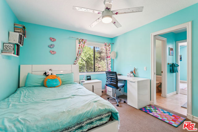 2084 Hopewell Court, Thousand Oaks CA: https://media.crmls.org/mediaz/f39a565e-27e0-4609-93f2-6329e26e55b2.jpg