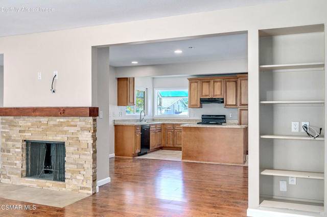 560 Randy Drive, Newbury Park CA: https://media.crmls.org/mediaz/f39a7918-58e5-4d4e-82b4-3f780755413c.jpg