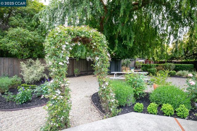 3115 Ebano Dr, Walnut Creek CA: https://media.crmls.org/mediaz/f39b2abc-1012-46cf-b98f-2bfe2fd7a1f6.jpg