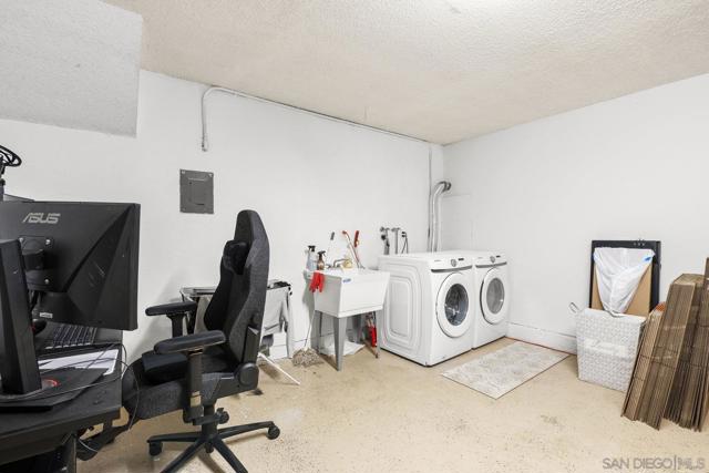 9997 Paseo Montril, San Diego CA: https://media.crmls.org/mediaz/f39b71f2-1fc7-4497-b72d-59a72a5ce1f9.jpg