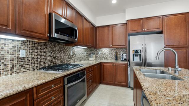 2510 Aperture Circle, San Diego CA: https://media.crmls.org/mediaz/f39bbfd2-1e28-4d67-9505-e8654091f7cf.jpg