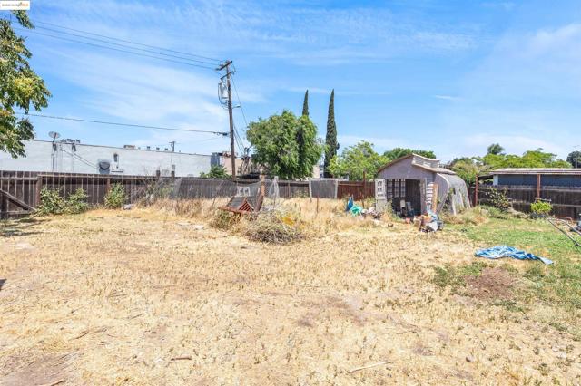 832 W 11Th St, Antioch CA: https://media.crmls.org/mediaz/f39bc87f-17cc-45e9-b932-4624b012abc9.jpg