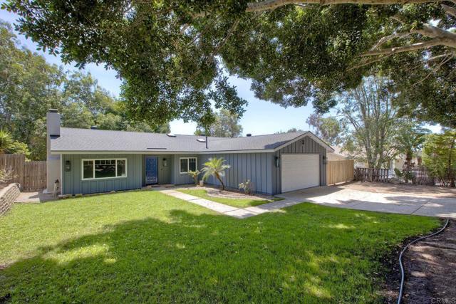 Detail Gallery Image 3 of 39 For 1019 Highland Dr, Vista,  CA 92083 - 3 Beds | 2 Baths