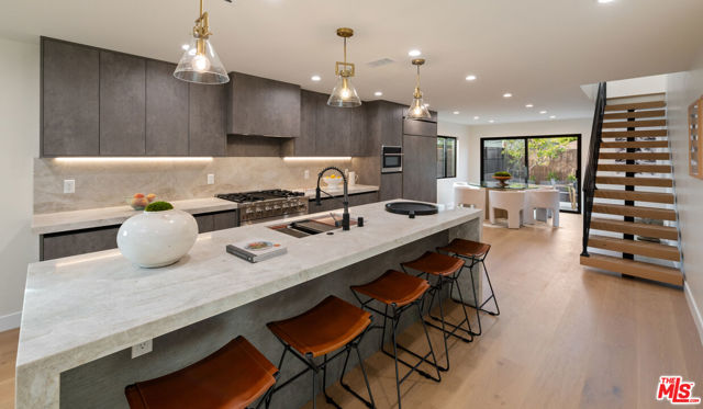 3524 Maplewood Avenue, Los Angeles CA: https://media.crmls.org/mediaz/f39d6fe8-92fe-4659-81be-9f9a4704f601.jpg